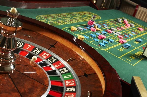 Live Andar Bahar dealer at sendal4d casino table